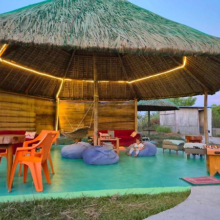 Nirvana Bamboo Houses & Dive Resort Моалбоал Екстериор снимка