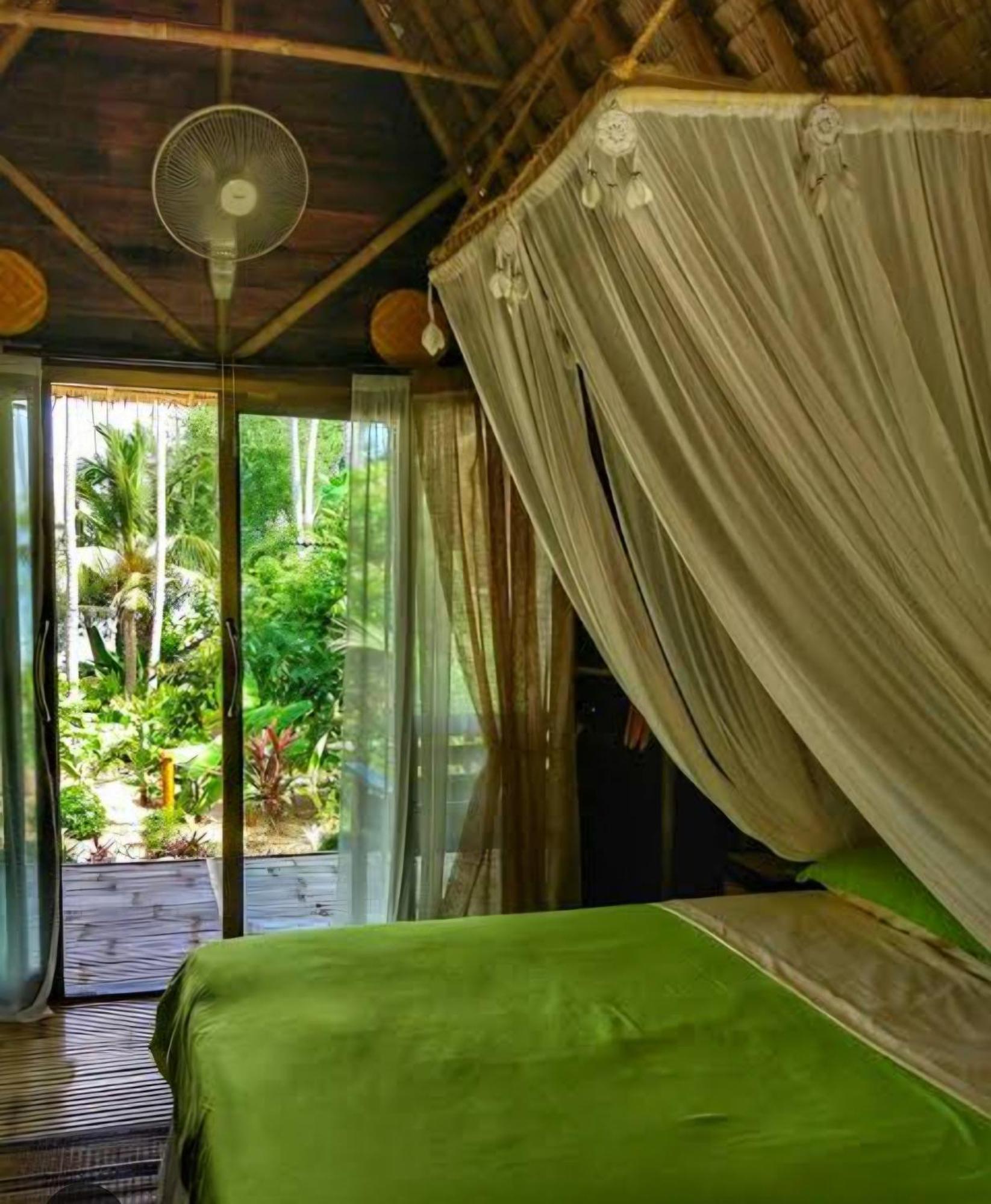 Nirvana Bamboo Houses & Dive Resort Моалбоал Екстериор снимка