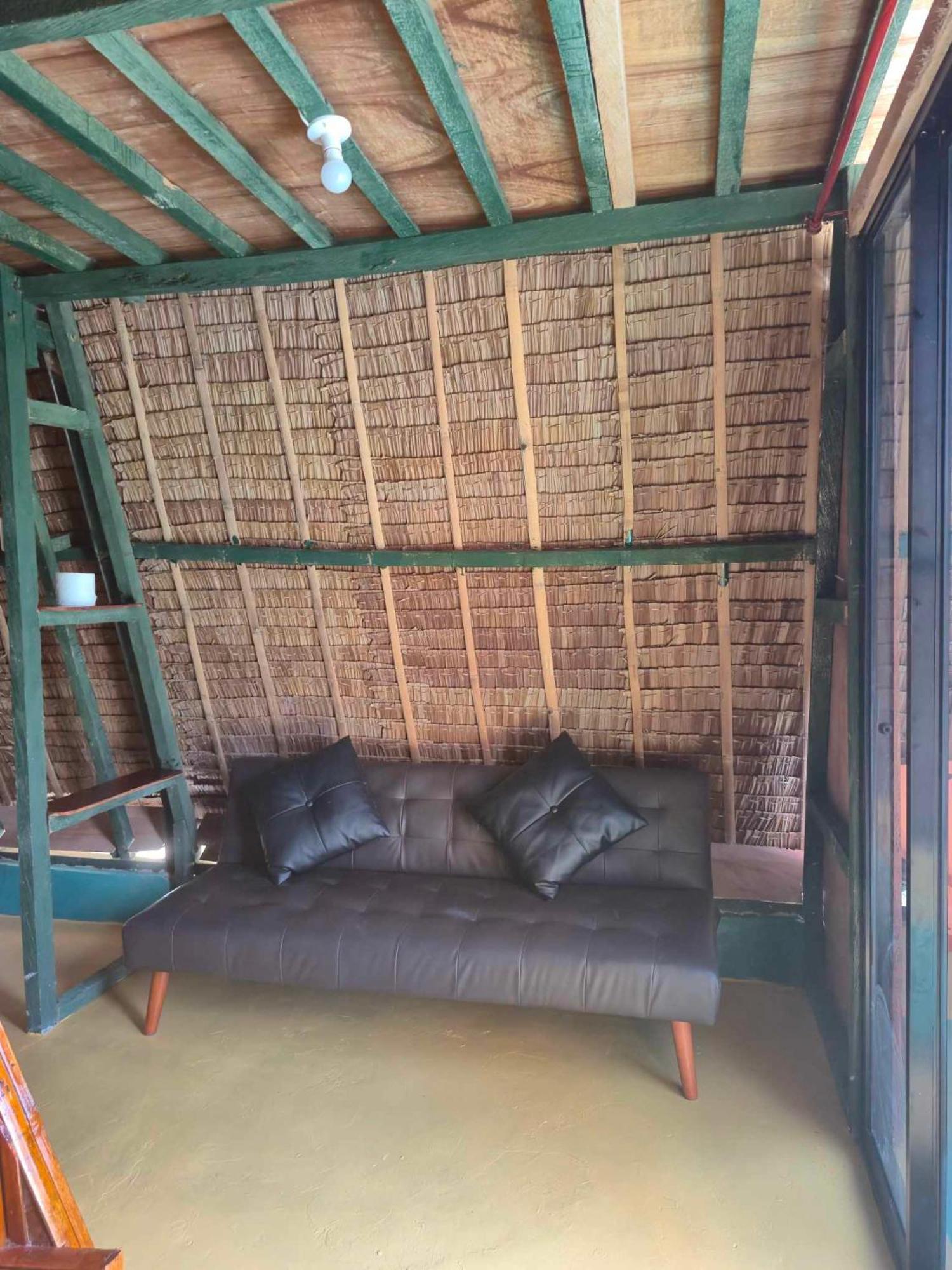 Nirvana Bamboo Houses & Dive Resort Моалбоал Екстериор снимка